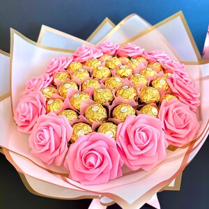 Pink Roses Bouquet with Ferrero Rocher Chocolotes. Gift for Mother, Friend, Birthday or Any occasions. Thank you, Get well Bouquet imagem 6