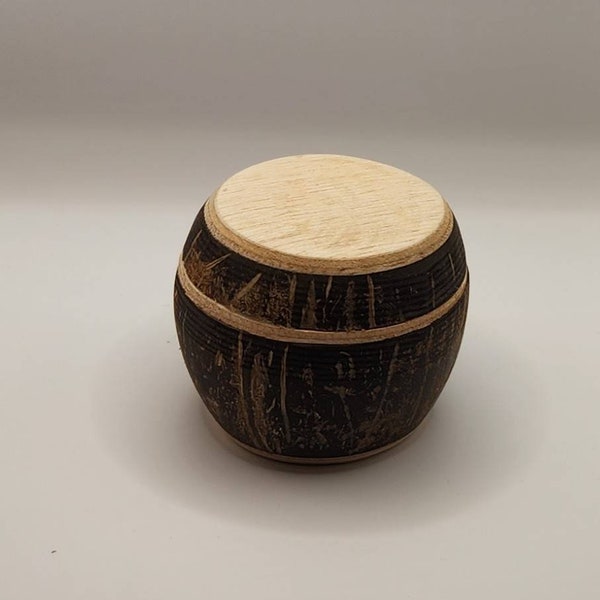 Handmade coconut shell container with flat top cover