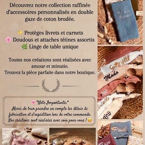 Puede incluir: Colecci&oacute;n de accesorios personalizados, que incluyen art&iacute;culos de gasa de algod&oacute;n bordada. La imagen presenta art&iacute;culos para beb&eacute;s como pinzas para chupetes y baberos, junto con fundas para libros y manteler&iacute;a. El texto dice "Elegancia y Ternura para tu Vida Diaria."