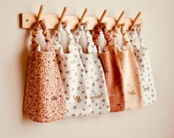 Servilleta de algodón de doble gasa personalizada para almuerzo, servilleta de mesa, babero elástico para niños, servilleta de guardería, bordado
