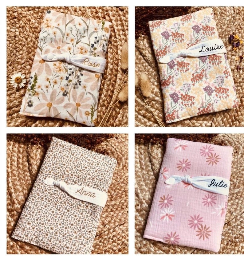 Puede incluir: Cuatro cambiadores para beb&eacute;s con estampados florales. Cada cambiador est&aacute; doblado y asegurado con una cinta blanca. Los cambiadores presentan diferentes dise&ntilde;os florales en tonos rosa, beige y marr&oacute;n. Los nombres "Rose", "Louise", "Anna" y "Julie" est&aacute;n bordados en las cintas.