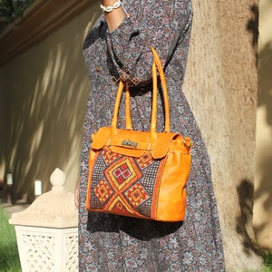 women kilim tote bag, moroccan carpet leather handbag, kilim travel handbag, kilim design red tote bag, carpet shoulder bag, Gift for her Havan