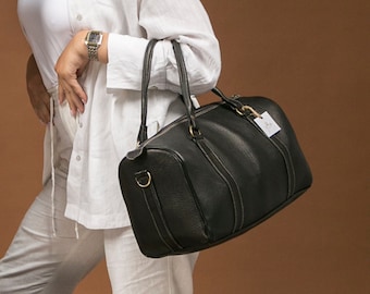 Black leather duffle bag women's, mens leather duffle bag vintage, small travel bag, full grain leather bag, weekender bag, Gift for Her
