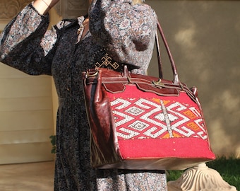 moroccan vintage style red kilim tote bag, women leather handbag, kilim travel handbag, kilim design red tote bag carpet shoulder bag