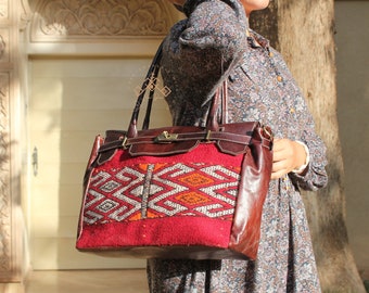 moroccan vintage style red kilim tote bag, women leather handbag, kilim travel handbag, kilim design red tote bag carpet shoulder bag