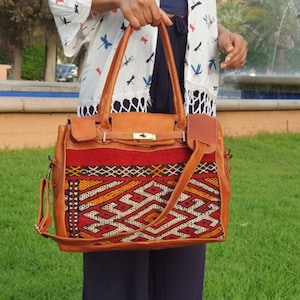 Marokkanische Vintage-Stil rote Kelim-Einkaufstasche, Damen-Lederhandtasche, Kelim-Reisehandtasche, Kelim-Design, rote Tragetasche, Teppich-Umhängetasche
