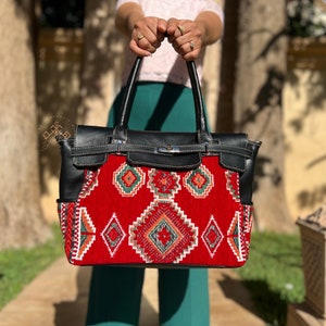 Bolso de hombro Kilim hecho a mano | Asas para bolso de alfombra azul para mujer | Bolso de mano de cuero Kilim Elegante bolso de cuero para fin de semana con alfombra | regalo para ella