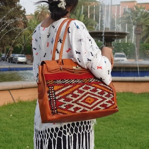 moroccan vintage style red kilim tote bag, women leather handbag, kilim travel handbag, kilim design red tote bag carpet shoulder bag