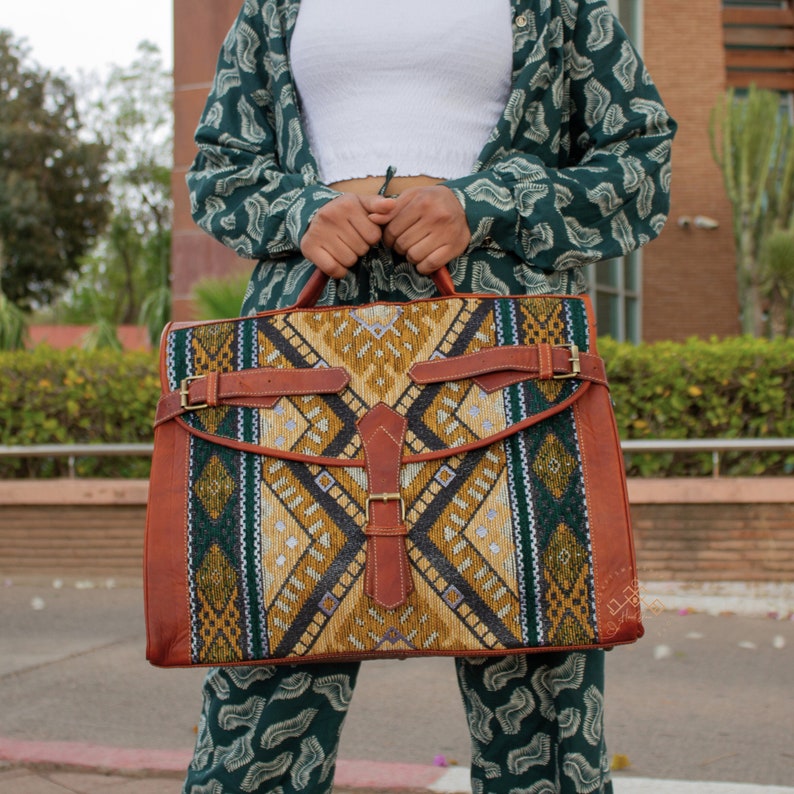 bolso de viaje kilim, alfombra grande personalizada bolso de viaje estilo princesa para mujer, regalo para ella, bolso de fin de semana de cuero boho, bolso de lona kilim grande Marrón