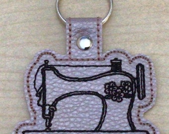 ITH Sewing Machine Embroidery Design / Sewing Gift Feltie / Happy Sewing Snap Tab / Sew Machine Key Chain Pattern