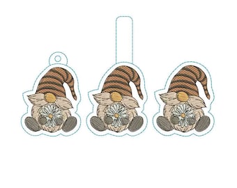 Spring Gnome Keyfob snaptag feltie Machine embroidery design / Gnome keyfob / Spring flower gnome / gnome keychain