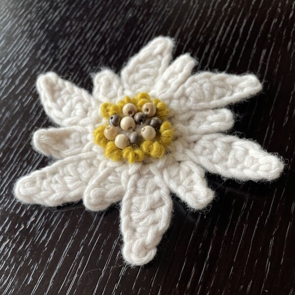 Large crochet Alpine edelweiss with wooden breads, White flower applique, Edelweiss accessory, Floral Embellishments,Alpine brooch