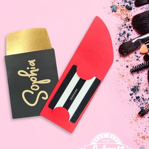 Porte-cartes rouge à lèvres chic - Parfait pour les amateurs de maquillage et les occasions spéciales