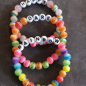 Conjunto divertido de pulseira tripla com contas para complementar qualquer que seja o seu humor x