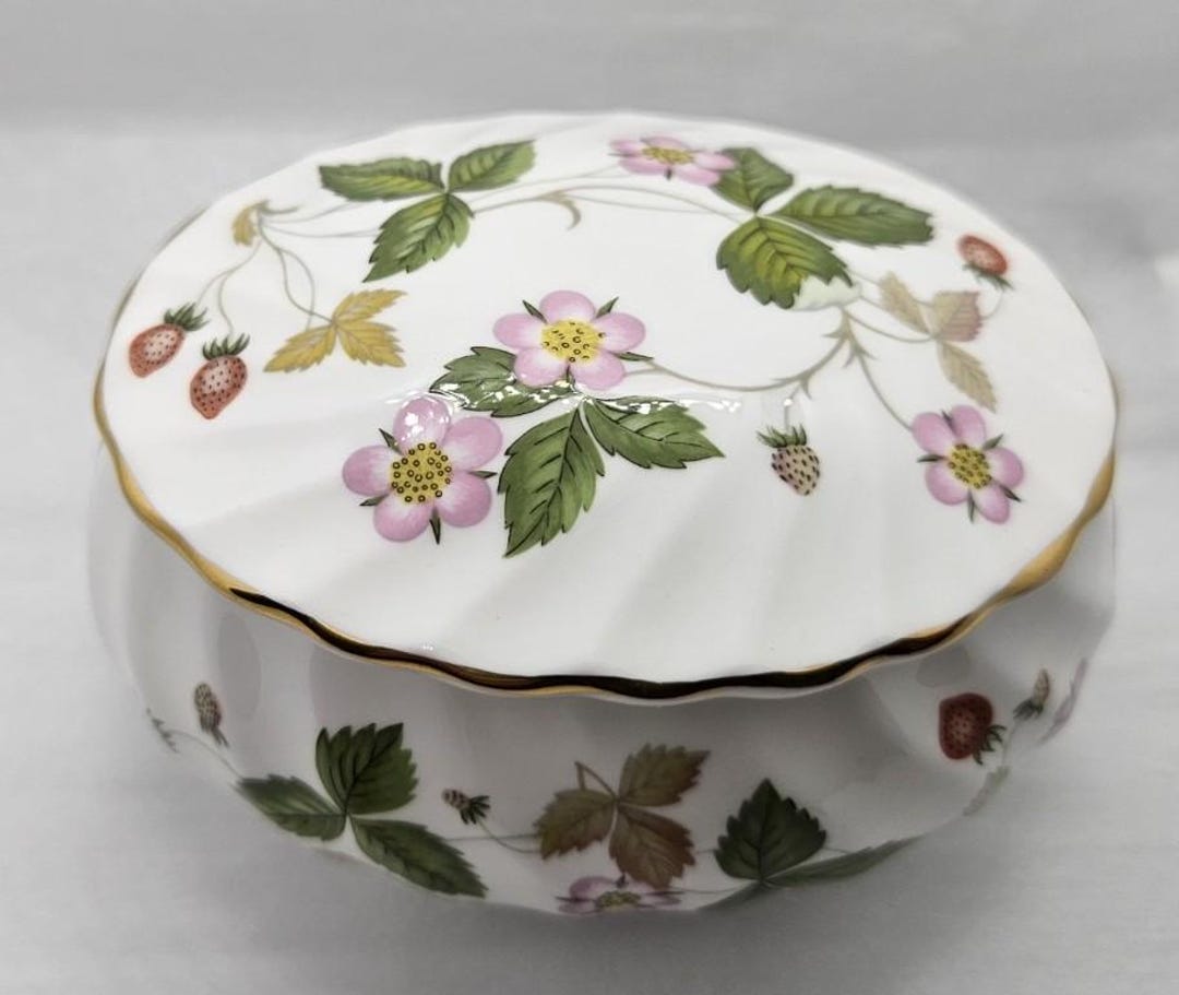 Wedgewood Wild Strawberry Collection Fine Bone China Lidded Box