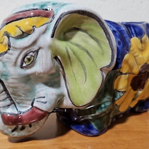 Vaso vintage Talavara dipinto a mano a forma di elefante, circa anni &#39;60