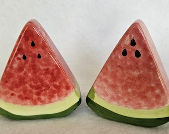 Salero y pimentero con forma de rodajas de sandía vintage