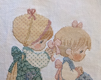 Momentos preciosos de la amistad en punto de cruz