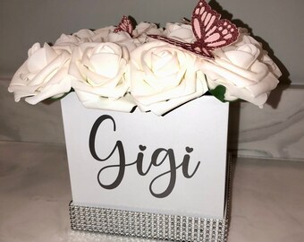 Personalisierte Blumenbox, benutzerdefinierte Rosenbox, Name auf Blumenkasten, Geschenkbox, rosa Schmetterlinge, Vanity Decor, Mädchenzimmer, Home Decor, Glam Room