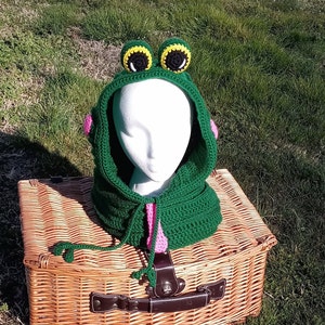 Frog Hooded Cowl *PHYSICAL ITEM*