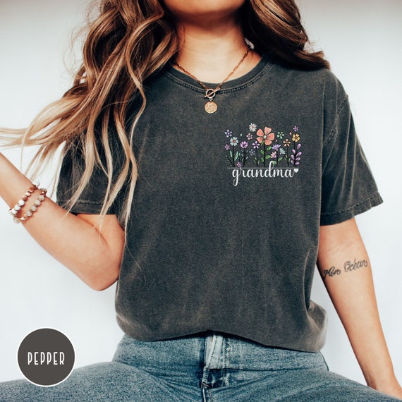 Womens Beautiful Gigi 2020, New Gigi Gift, Pregnancy Reveal Gifts T-Shirt Womens Beautiful Gigi 2020, New Gigi Gift, Pregnancy Reveal Gifts T-Shirt