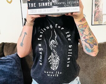 Sempre innamorato del cattivo Denim Tee Denim Tee è il regalo libresco perfetto per ogni amante dei libri dark romance