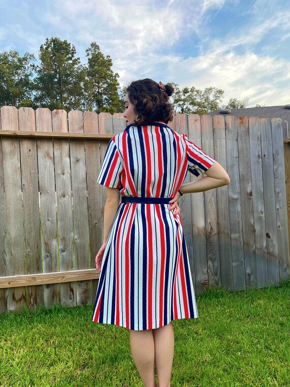 Vintage 60's 70's shift zip up dress, size L, pol… - image 4