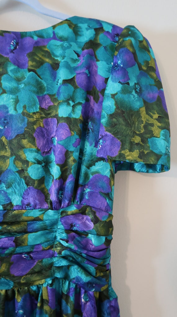 Vintage 80's silky floral cocktail dress, fits si… - image 5