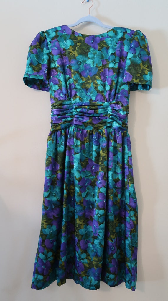 Vintage 80's silky floral cocktail dress, fits si… - image 4