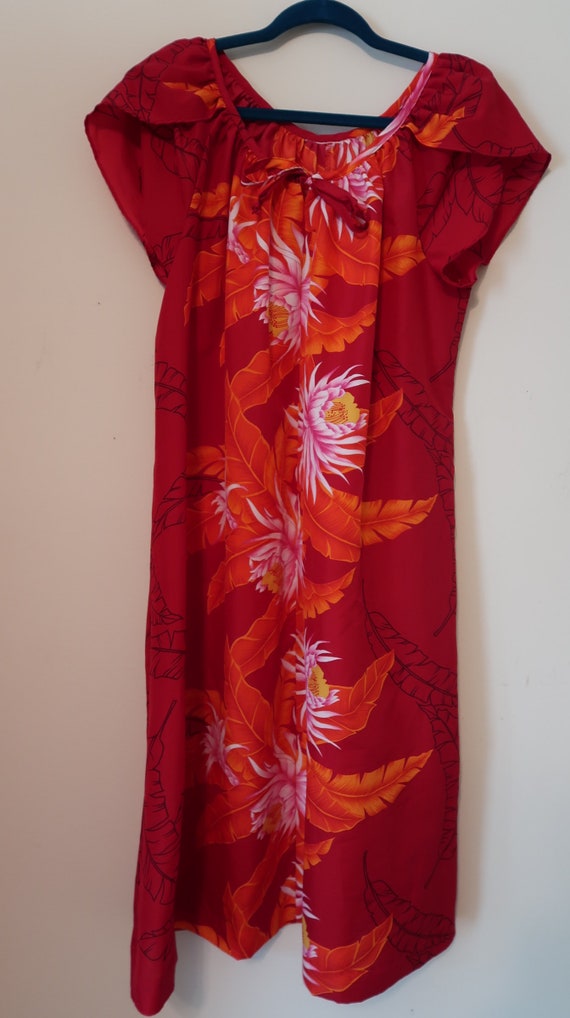 Vintage 70's / 80's hawaiian red muumuu dress, li… - image 5