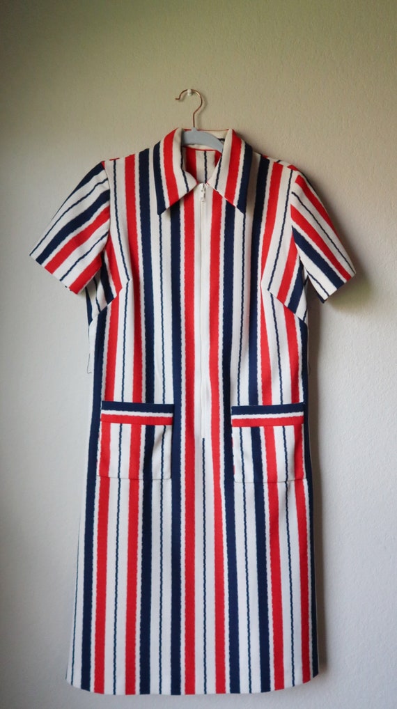 Vintage 60's 70's shift zip up dress, size L, pol… - image 6