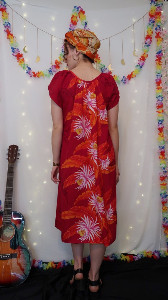 Vintage 70's / 80's hawaiian red muumuu dress, li… - image 4