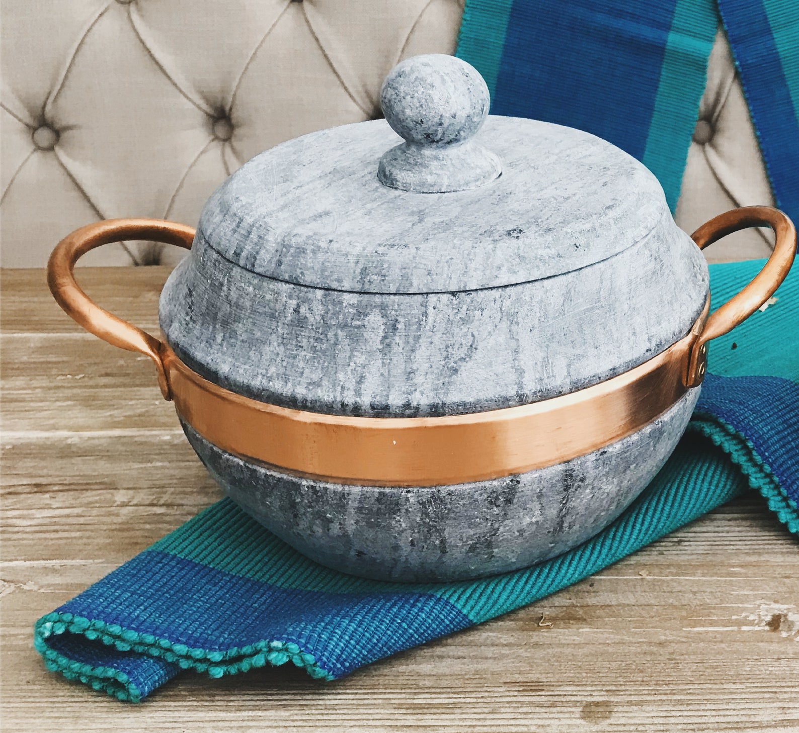 Soapstone Cookware Round Pot – 1.25 Liter, Hand-Carved, Natural Stone