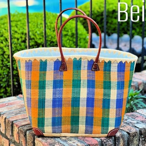 fourre-tout en raphia de Madagascar | Poignées en cuir | 21 x 13 po. Client de marché et de plage