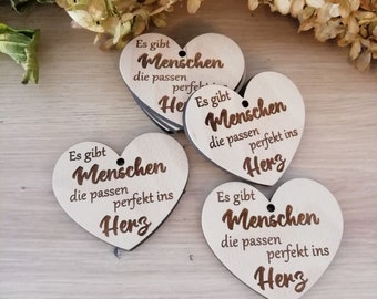 Geschenk Weihnachten, Geschenk Lieblingsmensch, Geschenkeanhänger, Herz aus Holz, Herz mit Gravur