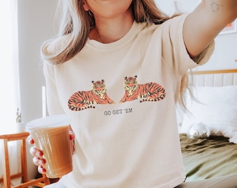 Vintage Tiger Graphic Tee - Comfort Colors Boxy T-Shirt