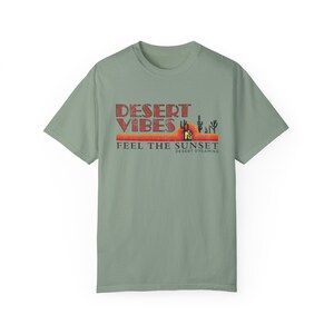 ヴィンテージスタイル デザートバイブス コンフォートカラー Tシャツ ユニセックス クルーネック 半袖 グラフィック テス Bay