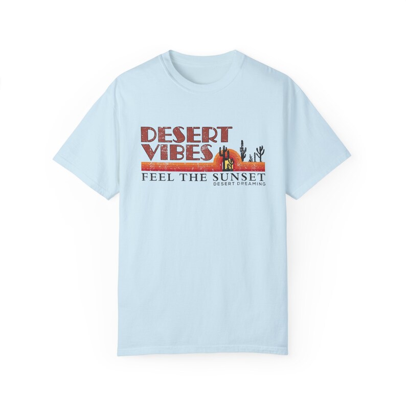 ヴィンテージスタイル デザートバイブス コンフォートカラー Tシャツ ユニセックス クルーネック 半袖 グラフィック テス Chambray