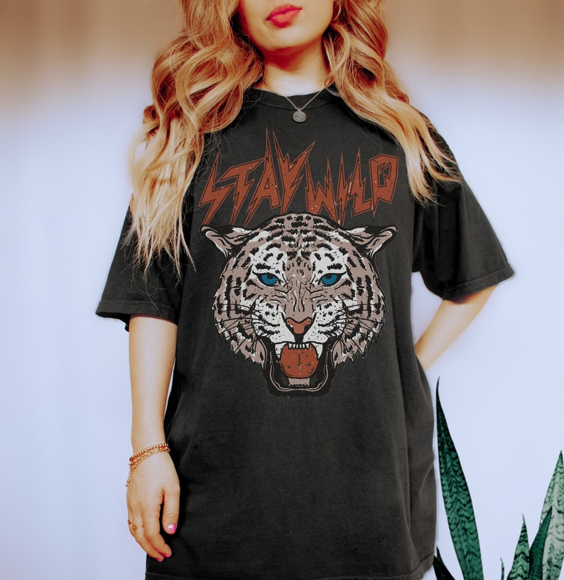 T-shirt graphique Stay Wild Cheetah - T-shirt à bascule vintage Comfort Colors image 1