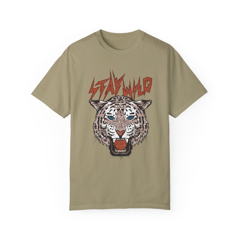 T-shirt graphique Stay Wild Cheetah - T-shirt à bascule vintage Comfort Colors Khaki