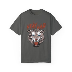 T-shirt graphique Stay Wild Cheetah - T-shirt à bascule vintage Comfort Colors Pepper