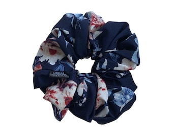 GRANDE Scrunchies Blue Iris // Accessorio per capelli in tessuto floreale blu navy, Elastico per capelli fatto a mano XXL oversize, Elastico per capelli morbido jumbo, Regalo per lei