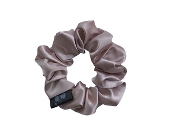 Elastico per capelli in raso rosato Petite, fatto a mano