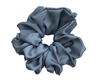 GRANDE Scrunchies in raso Earl Grey // Accessori per capelli in seta grigia, Elastico per capelli fatto a mano XXL in argento, Elastico morbido Jumbo, Regalo per lei