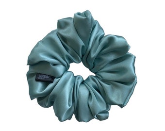 GRANDE Blue Hawaii Satin Scrunchy // Accessorio per capelli in seta blu acqua, elastico per capelli fatto a mano XXL oversize, elastico per capelli morbido jumbo, regalo per lei