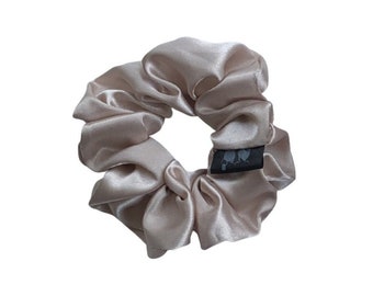 PETITE Scrunchies in raso color champagne frizzante // Piccolo elastico per capelli in seta beige, Mini accessori per capelli fatti a mano, Piccolo elastico liscio per capelli color carne