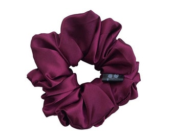 GRANDE Luscious Plum Satin Scrunchies // Accessorio per capelli in seta viola, cravatta per capelli fatta a mano XXL oversize, elastico per capelli morbidi Jumbo, regalo per lei