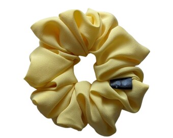 GRANDE Scrunchies in chiffon meringato al limone // Accessori per capelli giallo brillante, elastico per capelli XXL fatto a mano, regalo morbido e vivace per lei