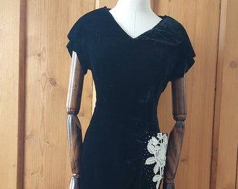 40s 50s velvet dress with lace rhinestone pocket size small