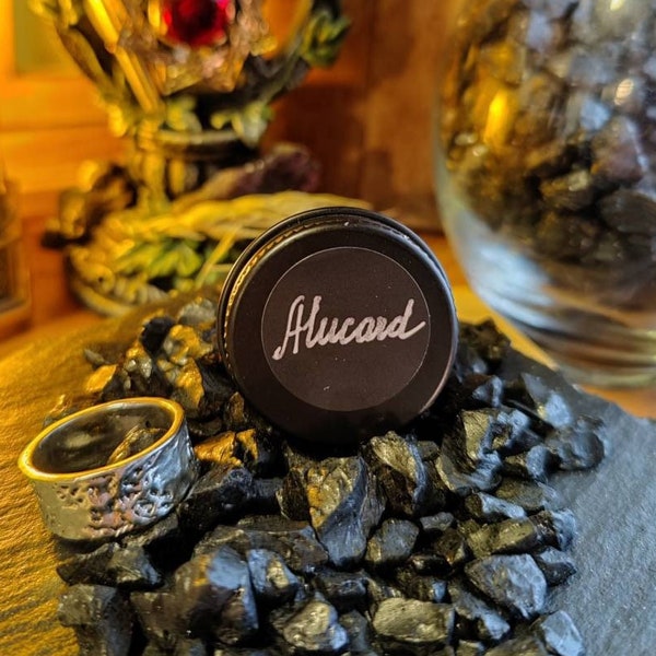 Parfum solide dans un pot ou un bâton de baume "Alucard" (Feuilles de tabac, cuir et tonka, jasmin)